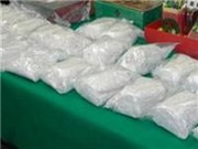 Bóng đá anh, ngoại hạng anh, lịch thi đấu euro 2012,  "Nữ quái" dùng cả con 3 tuổi để buôn lậu ma túy